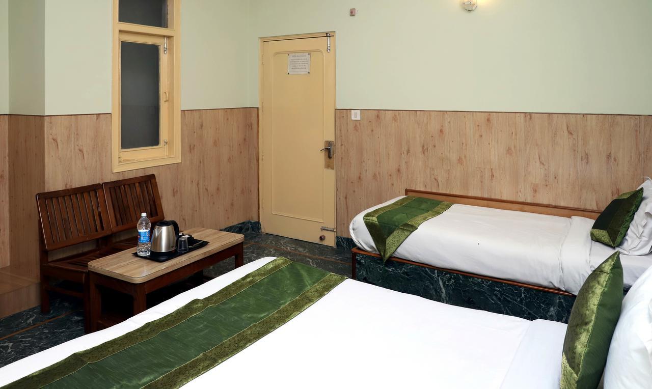 Oyo 22075 Hotel Bali Palace Катра Экстерьер фото