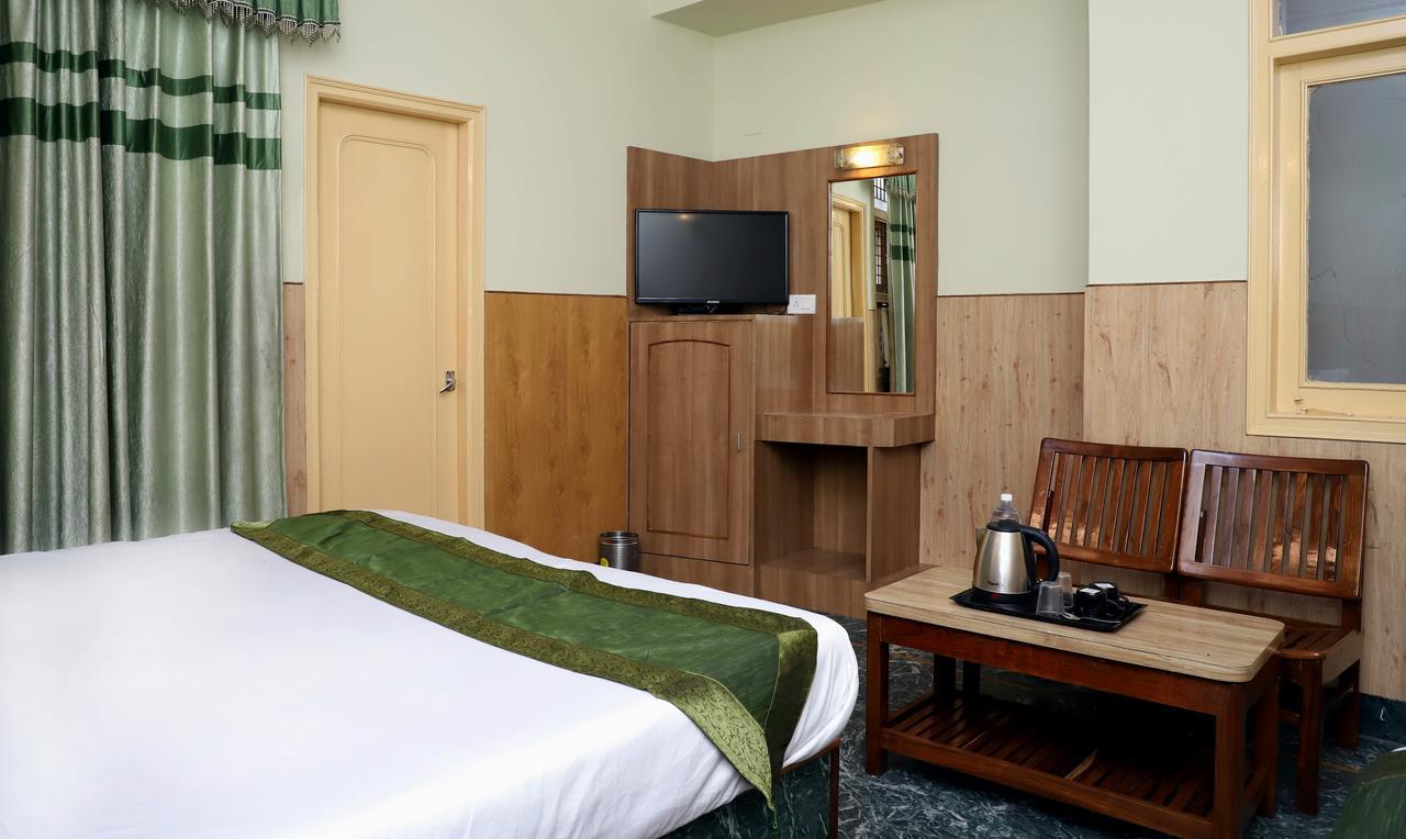 Oyo 22075 Hotel Bali Palace Катра Экстерьер фото